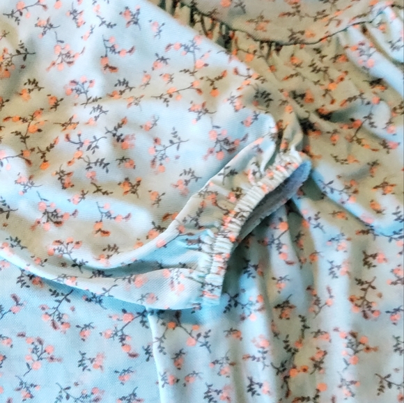 Willow & Root NWT LS Woman's Ruffle Semi-Sheer Blue Floral Top Small Resin Ring - Picture 8 of 12